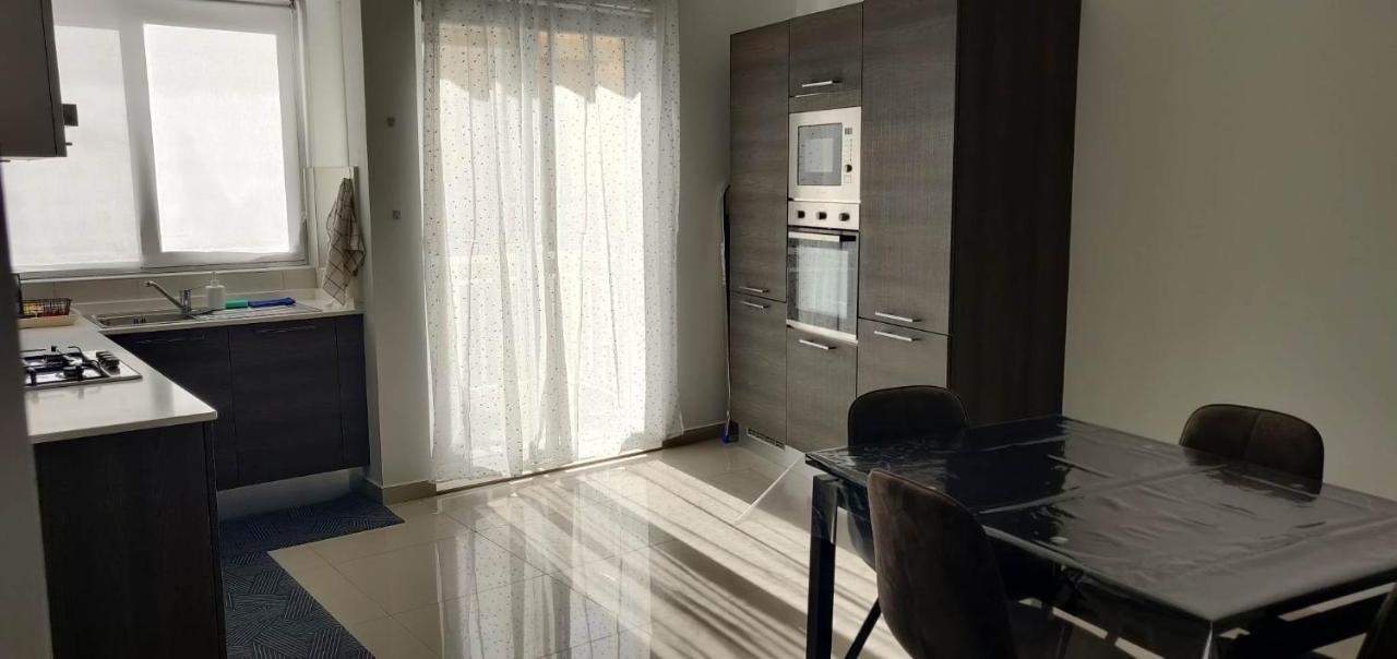 Seron Apartment 3 St. Paul's Bay Buitenkant foto